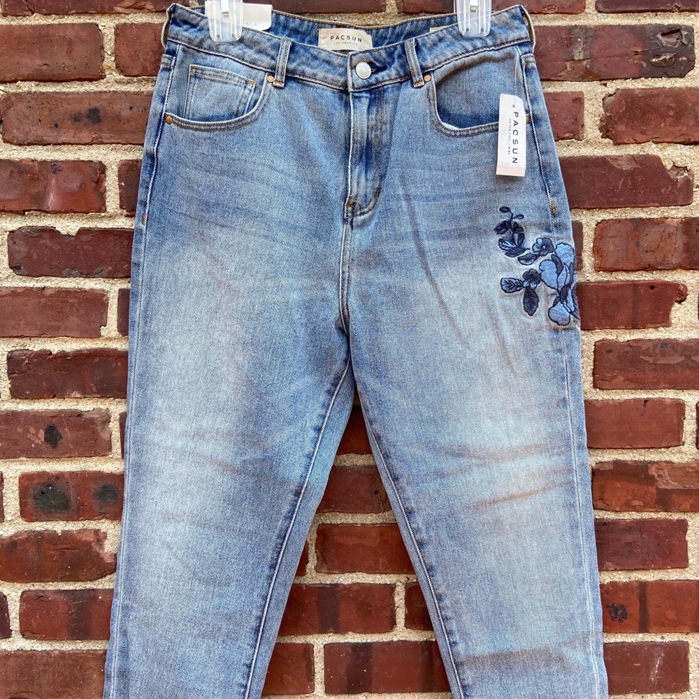 NWT PACSUN EMBROIDERED MOM JEAN